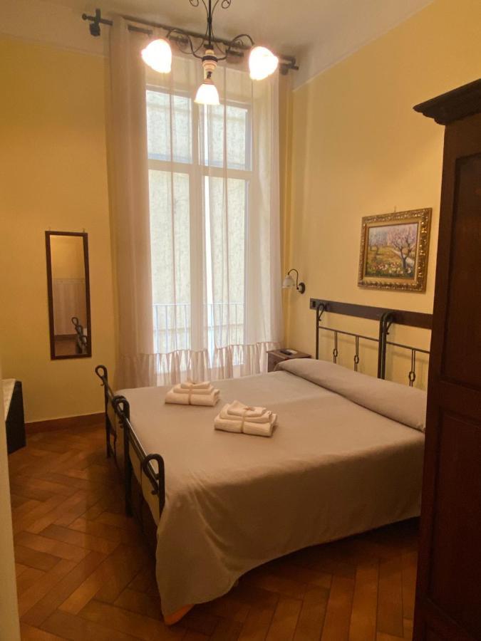 B&B Conte Cavour Napoli Bagian luar foto