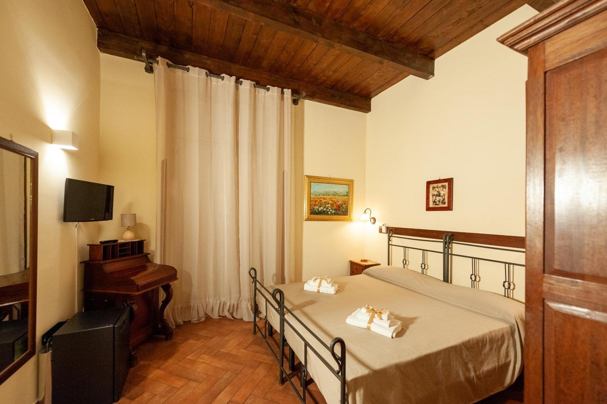 B&B Conte Cavour Napoli Bagian luar foto