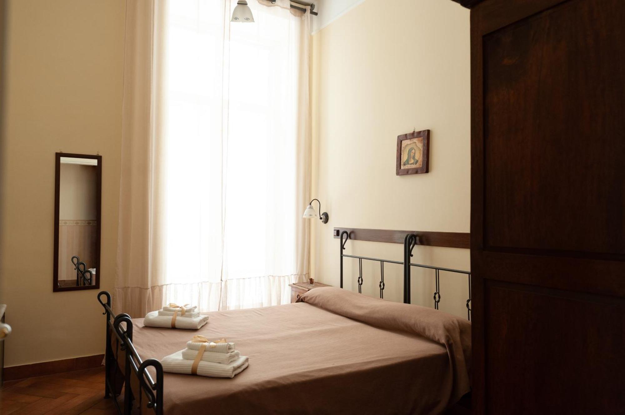 B&B Conte Cavour Napoli Bagian luar foto