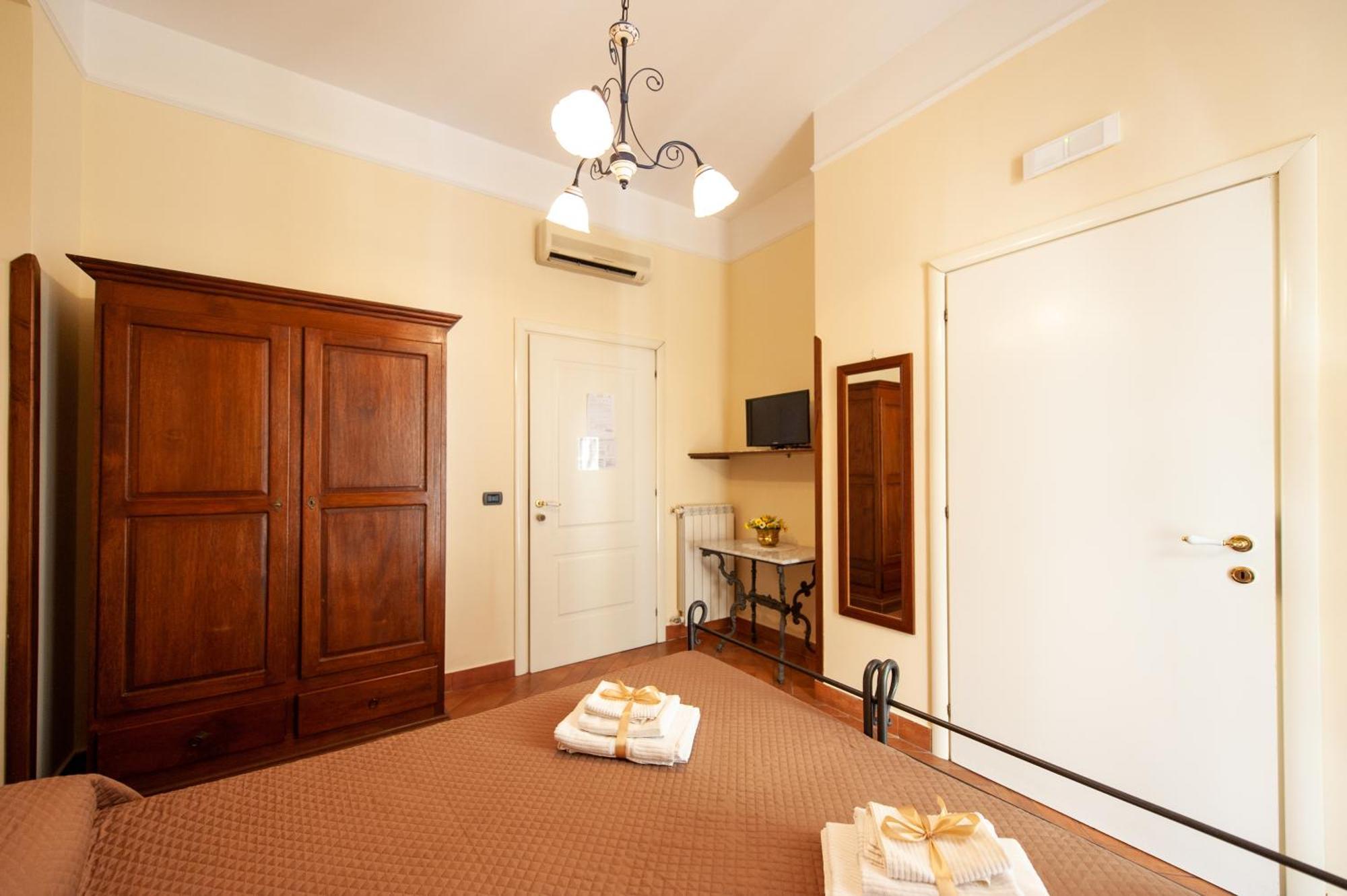 B&B Conte Cavour Napoli Bagian luar foto