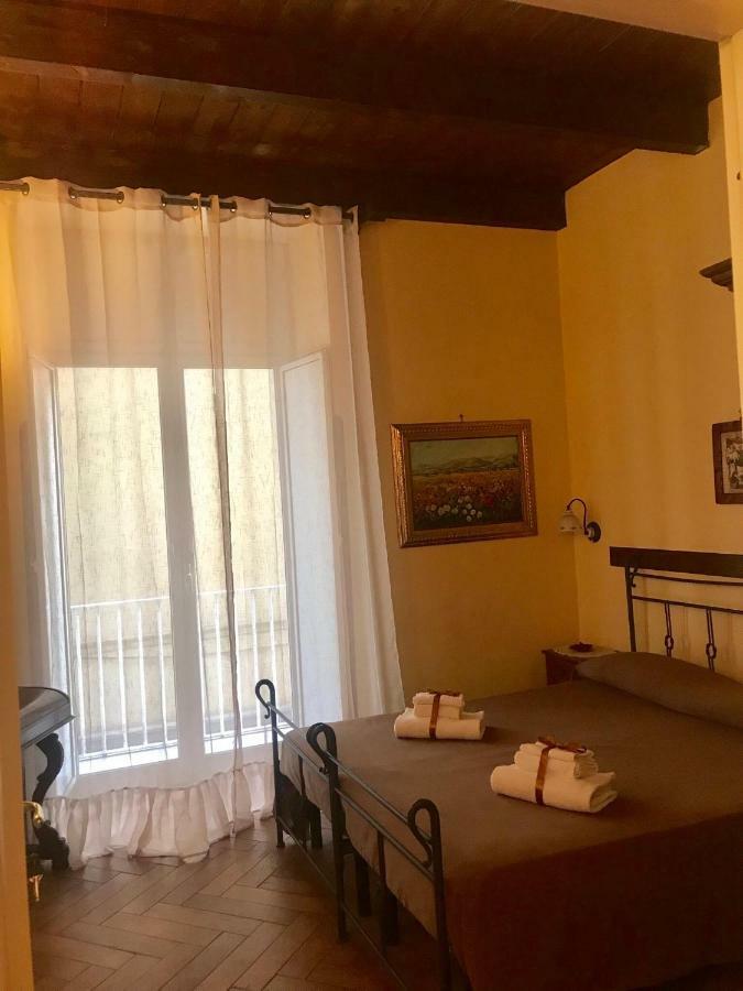 B&B Conte Cavour Napoli Bagian luar foto
