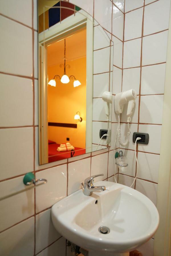 B&B Conte Cavour Napoli Bagian luar foto