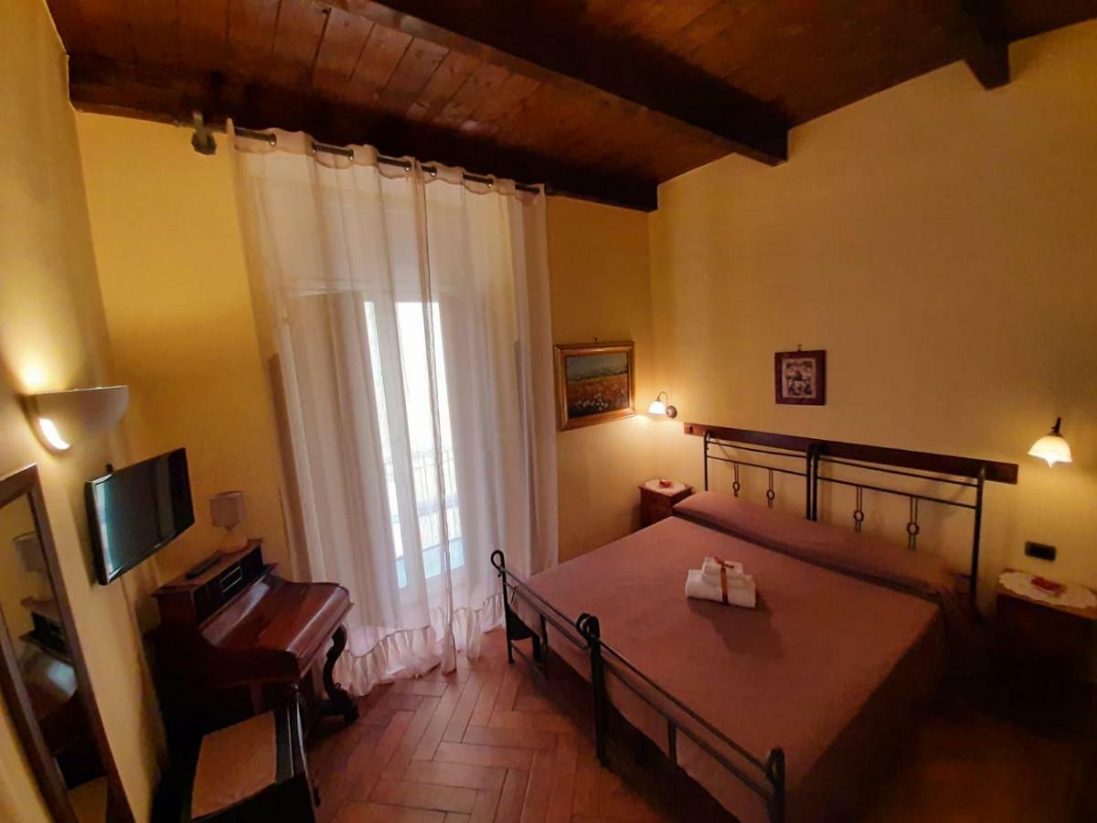 B&B Conte Cavour Napoli Bagian luar foto