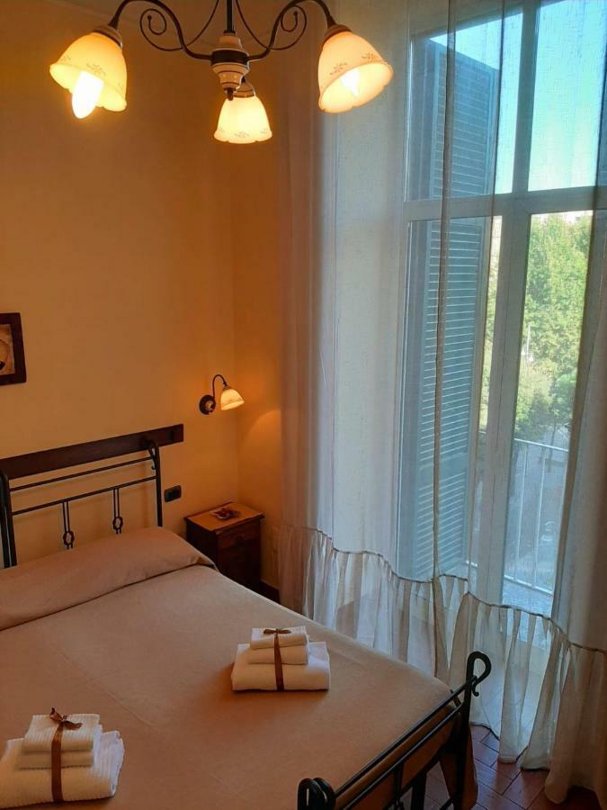 B&B Conte Cavour Napoli Bagian luar foto